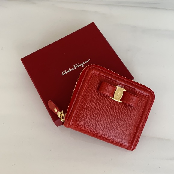 Salvatore Ferragamo Vara Bow Zip Wallet - Picture 2 of 10